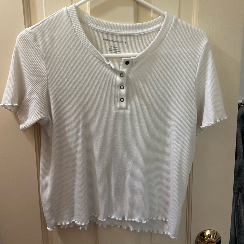 American Eagle lettuce button up top